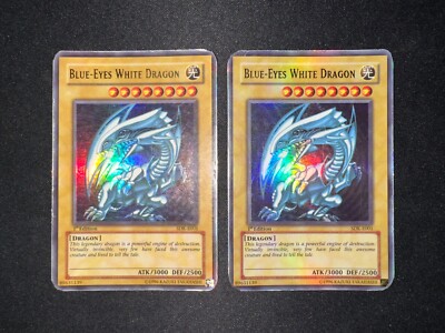 2x YuGiOh [ 1st Edition ] BLUE EYES WHITE DRAGON SDK-E001 Ultra Rare Holo PLAYED-image