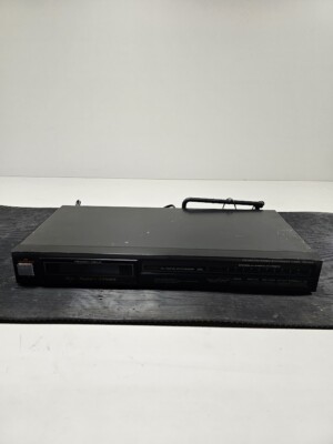 Fisher FM-226 Stereo Synthesizer Tuner - Used, Working Condition-image