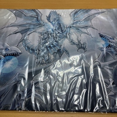Yu-Gi-Oh Majesty of the White Dragons. Playmat Blue-Eyes White Dragon -image