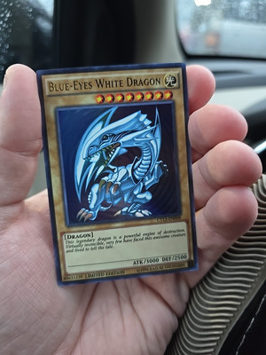 Yugioh! Blue-Eyes White Dragon - CT13-EN008 - Ultra Rare - Limited Edition Near -image