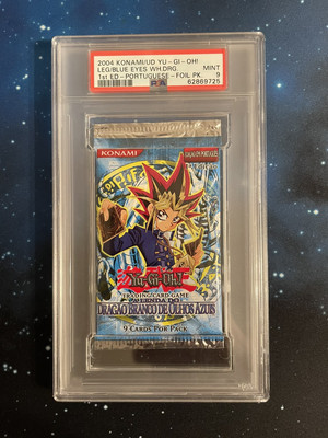 2002 Yugioh Blue Eyes White Dragon 1st Edition Foil Pack Portuguese PT LOB PSA 9-image