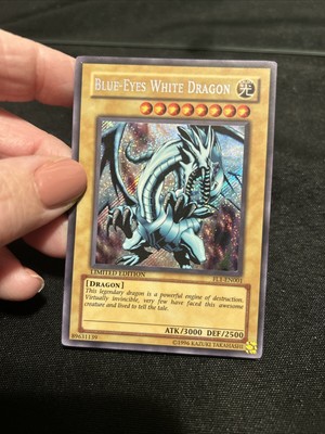 Blue-Eyes White Dragon FL1-EN001 Forbidden Legacy Limited Edition Near mint-image