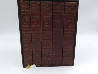 Machzor Antique leather bound Machzorim set Sefard  מחזורים עטרת אידיש-image