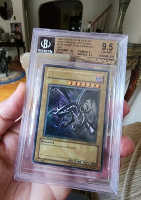 Yugioh Red Eyes Black Dragon Beckett 9.5 GEM MINT 1st Ed. WAVY LOB-070 Beautiful-image