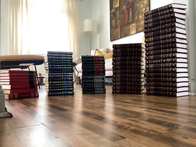 encyclopaedia britannica set 15th edition ( brown ) + britannica Great books -image