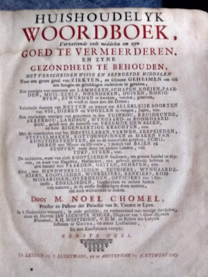 1743 BOOK SET 2 VOL DUTCH HOME ENCYCLOPEDIA NUMEROUS INCREDIBLE ILLUSTRATIONS-image