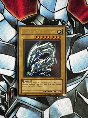 Blue-Eyes White Dragon (SDK-E001) - Ultra Rare, Unlimited, European Print-image