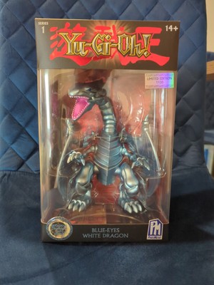 NEW Sealed Yu-Gi-Oh Blue Eyes White Dragon  With Exclusive Trading Card Inside!-image