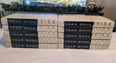 The World Book Yearbook 1973-1980 + 1983, 1984 Set Of 10 hard cover Vintage-image