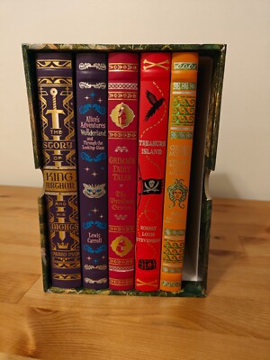 Barnes and Noble Illustrated Childrens Classics Box Set (Missing Peter Pan)-image