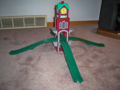 Fisher Price Geotrax - High Chimes Clocktower w/4 Elevation Tracks Lights&Sound-image