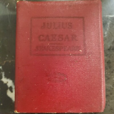 Little Luxart Library ~ Miniatur Book Julius Caesar Little book Leather ,vintage-image