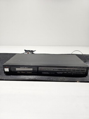 Fisher FM-226 Stereo Synthesizer Tuner - Used, Working-image