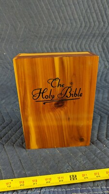 Holy Bible Memorial Edition Concordance in Cedar Box Union Made -image