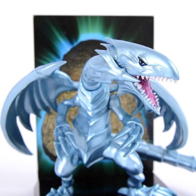 Yu-Gi-Oh Blue Eyes White Dragon Collectible Statue Figure W. Base NECA Exclusive-image