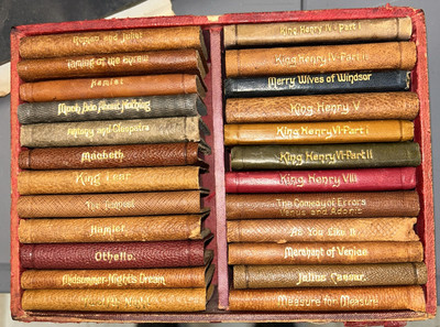 Early 1900's 24 Volume William Shakespeare Mini Leather Book Set Knickerbocker-image
