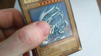 2002 Yu-Gi-Oh! Blue Eyes White Dragon SDK-001 1st Edition Foil Line Misprint-image
