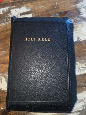 Holy Bible Old And New Testaments Set Forth 1611 Published  1954-image