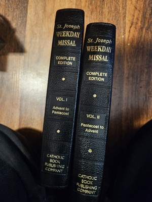 New St. Joseph Weekday Missal Complete Edition Vol. 1 and 2 Leather Zipper 2002-image