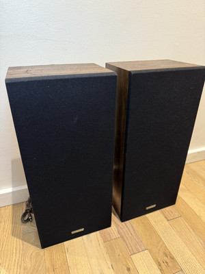 VINTAGE FISHER MS-107 - 2 WAY SPEAKER SYSTEM MADE IN U.S.A!  (VERY GOOD COND) *-image