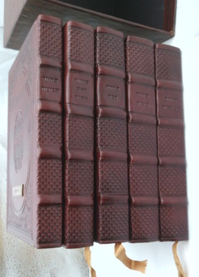 Machzor Antique leather bound Machzorim set Sefard  מחזור כפתור ופרח אידיש-image