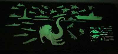 Godzilla OCEAN BATTLE Glow in the Dark Wall Decorations 1998 Sky Kids 451-image
