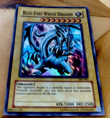 Vintage YuGiOh TCG Blue-Eyes White Dragon 1996 Holographic Card LP Atk/1000-image