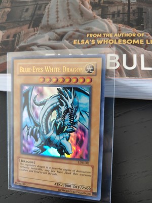 Blue-Eyes White Dragon LOB-001 ultra Rare Near Mint 2002-image