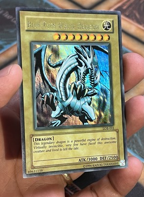 Yugioh 2002 Blue-Eyes White Dragon LOB-001 Faded Unlimited WAVY NM-image