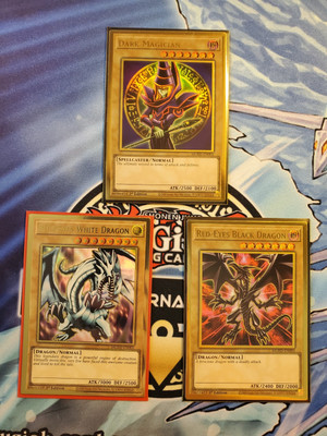 Blue Eyes White Dragon Red-Eyes Black Dragon Dark Magician NM Yugioh Mged Gold-image